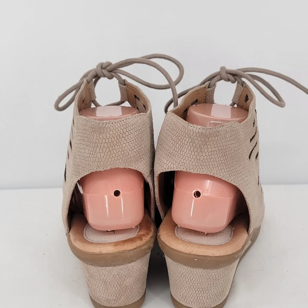 Earth Origins Taupe Laser Cut Lace Up Wedge Sandals Peep Toe Women SIZE 10B